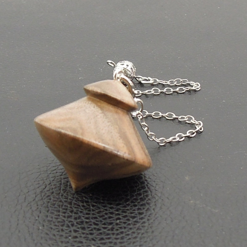Pendule artisanal de radiesthésie en noyer avec chainette