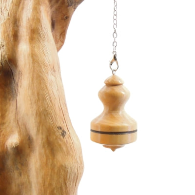 Pendule artisanal de radiesthésie en buis avec chainette.