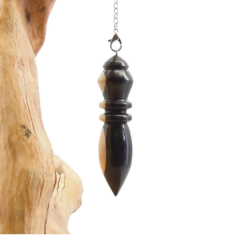 Pendule artisanal de radiesthésie en buis et ébène avec chainette. (Copie)