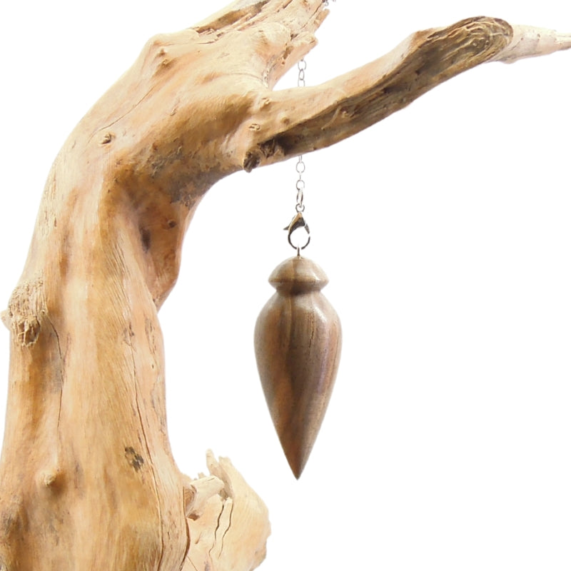 Pendule artisanal de radiesthésie en noyer avec chainette