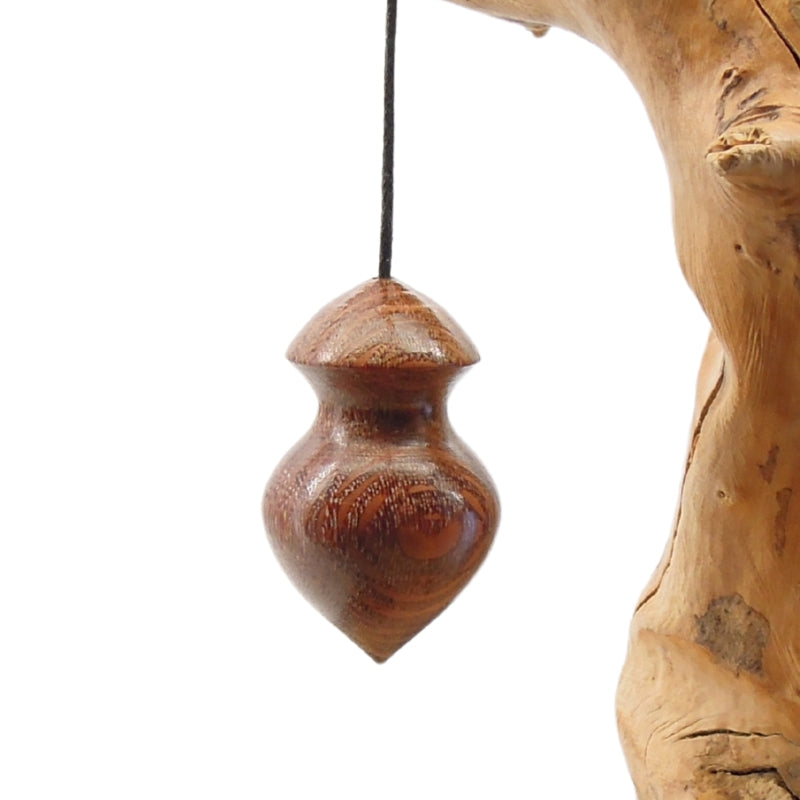 Pendule artisanal de radiesthésie en bois exotique avec cordon collé