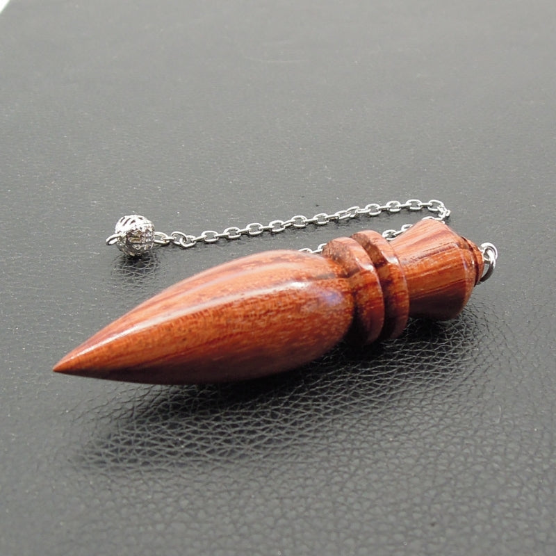 Pendule artisanal de radiesthésie en bubinga avec chainette.