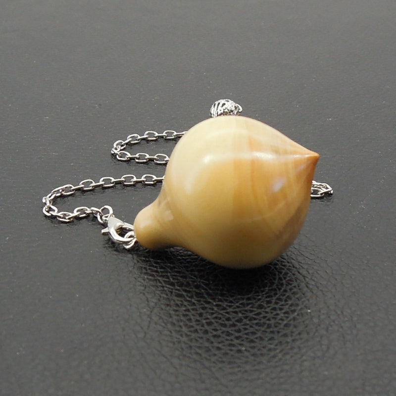 Pendule artisanal de radiesthésie en buis avec chainette.