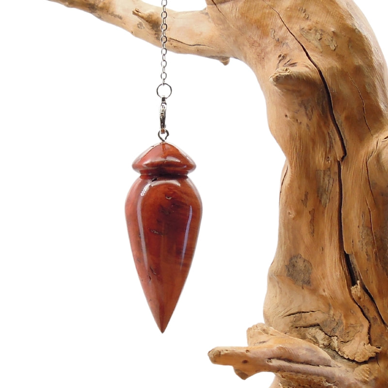 Pendule artisanal de radiesthésie en racine de bruyère avec chainette.