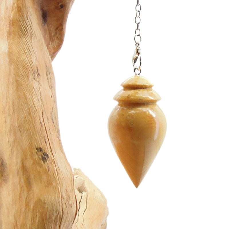 Pendule artisanal de radiesthésie en buis avec chainette.