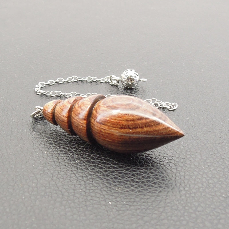 Pendule artisanal divinatoire en galalithe imitation bois avec chainette