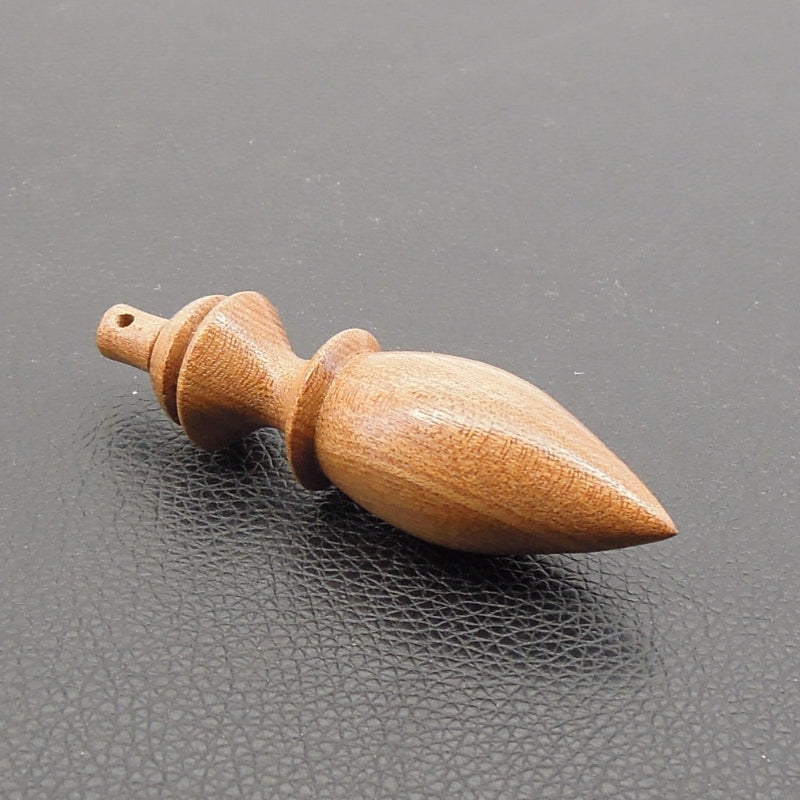 Pendule artisanal de radiesthésie en nerprun avec oeilleton.