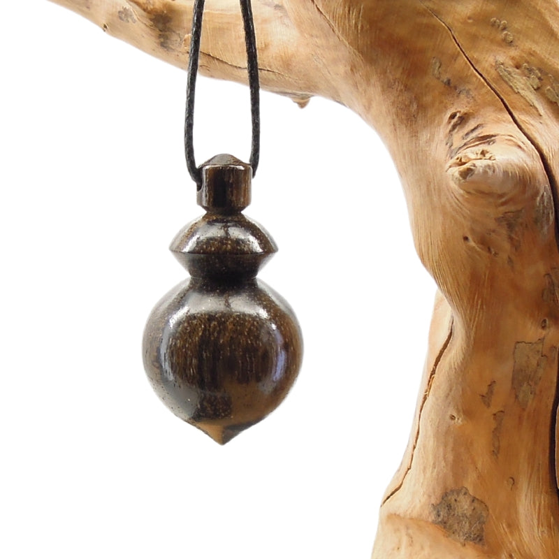 Pendule artisanal de radiesthésie en ziricote avec oeilleton.