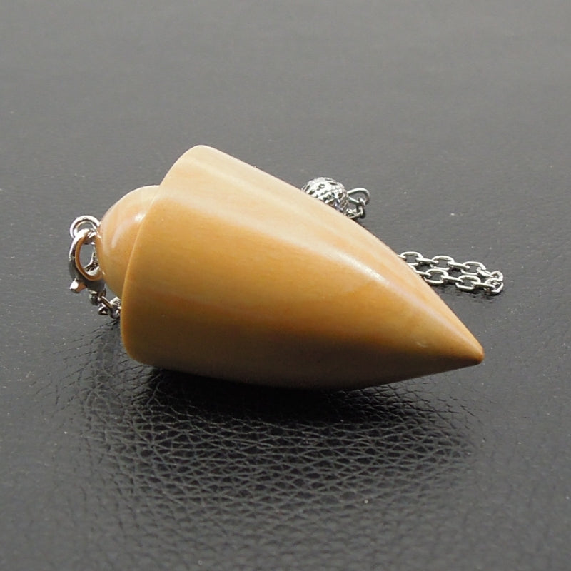 Pendule artisanal de radiesthésie en buis avec chainette.