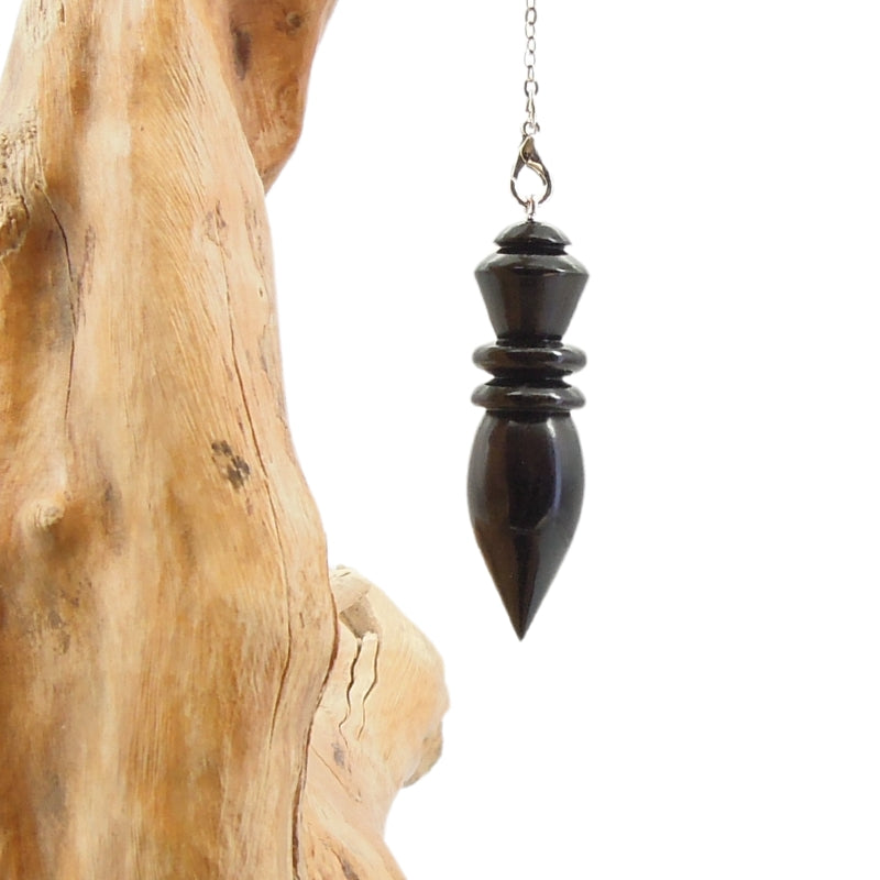 Pendule artisanal de radiesthésie en ébène avec chainette.