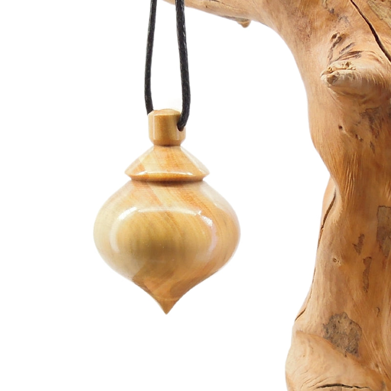 Pendule artisanal de radiesthésie en buis avec oeilleton.