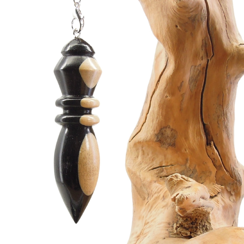 Pendule artisanal de radiesthésie en buis et ébène avec chainette. (Copie)