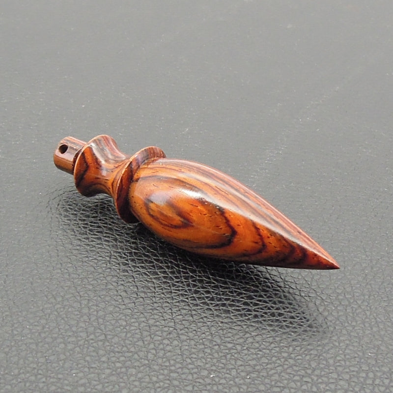 Pendule artisanal divinatoire en cocobolo avec oeilleton.