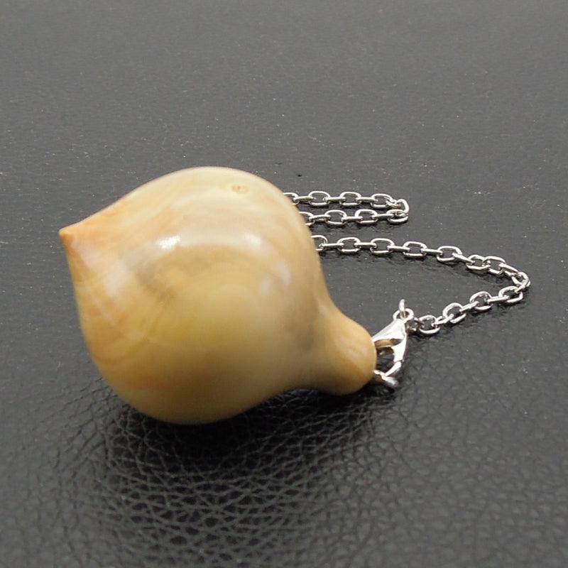 Pendule artisanal de radiesthésie en buis avec chainette.