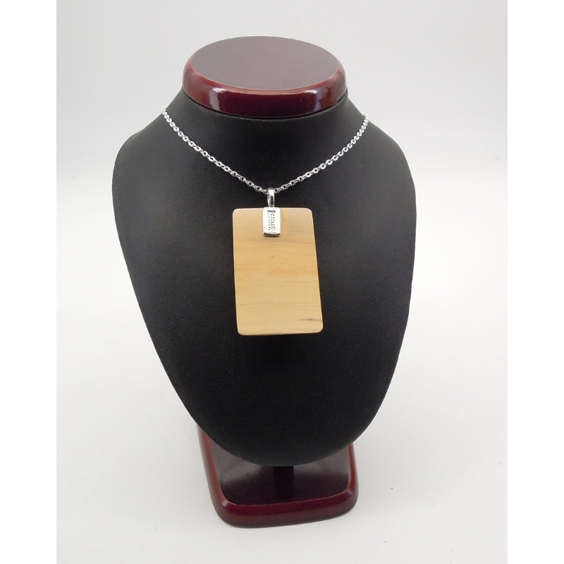 Bijou en buis et ébène