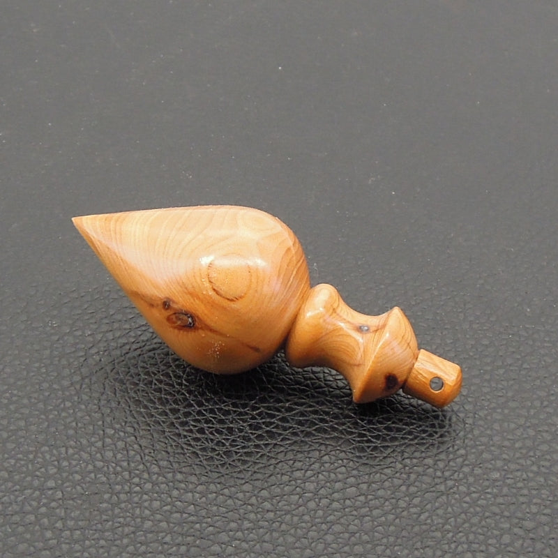 Pendule artisanal divinatoire en if avec oeilleton..