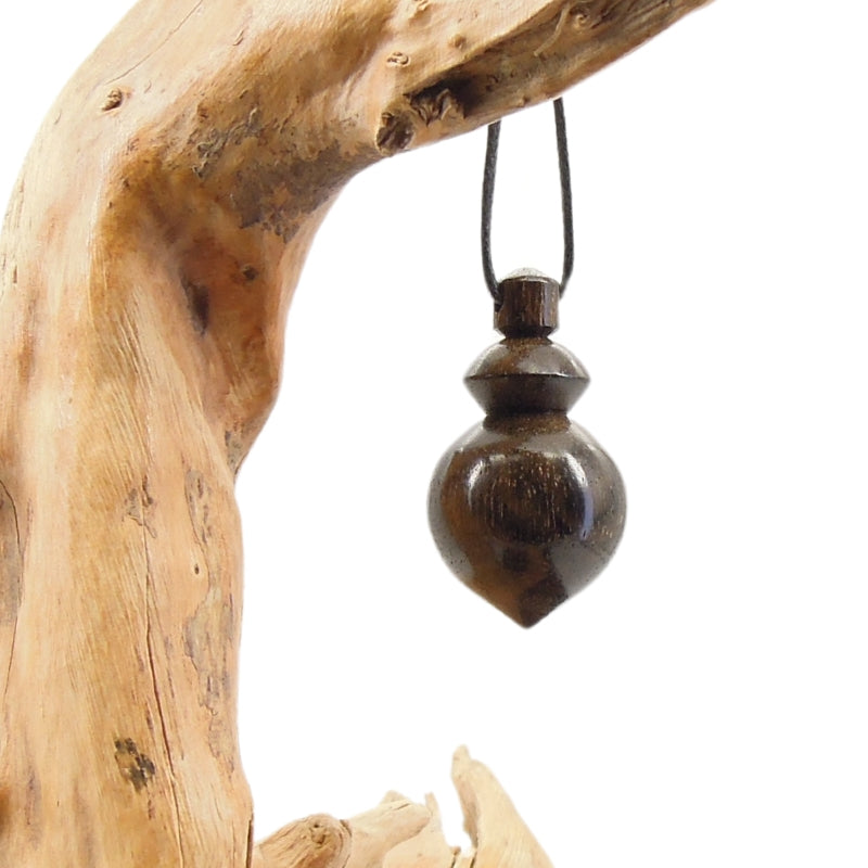 Pendule artisanal de radiesthésie en ziricote avec oeilleton.
