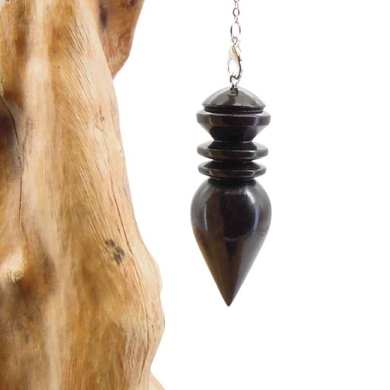 Pendule artisanal divinatoire de radiesthésie en ébène avec chainette.