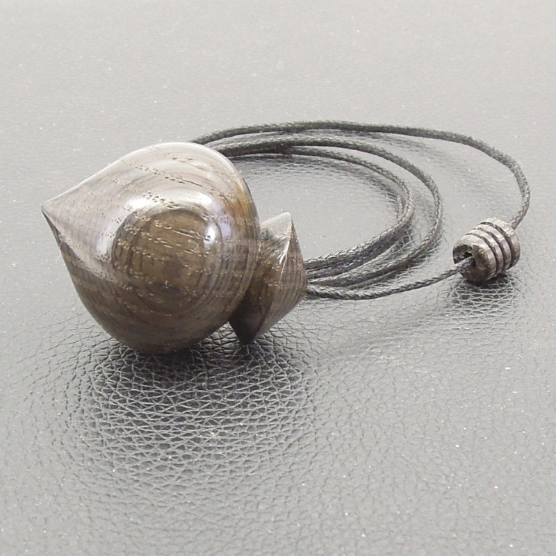 Pendule artisanal de radiesthésie en morta avec cordon collé