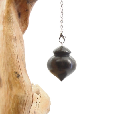 Pendule artisanal de radiesthésie en ébène avec chainette.