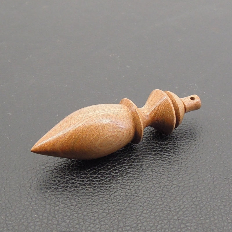 Pendule artisanal de radiesthésie en nerprun avec oeilleton.