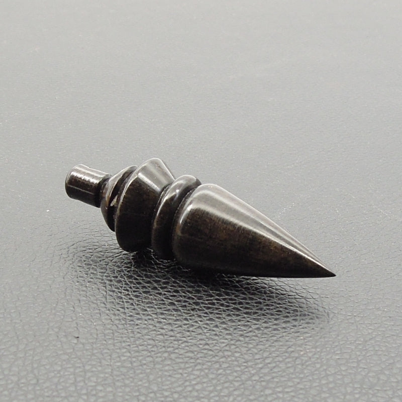 Pendule artisanal de radiesthésie en ébène avec oeilleton.