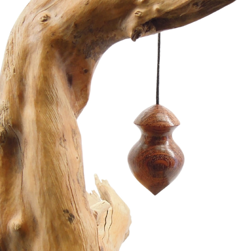 Pendule artisanal de radiesthésie en bois exotique avec cordon collé