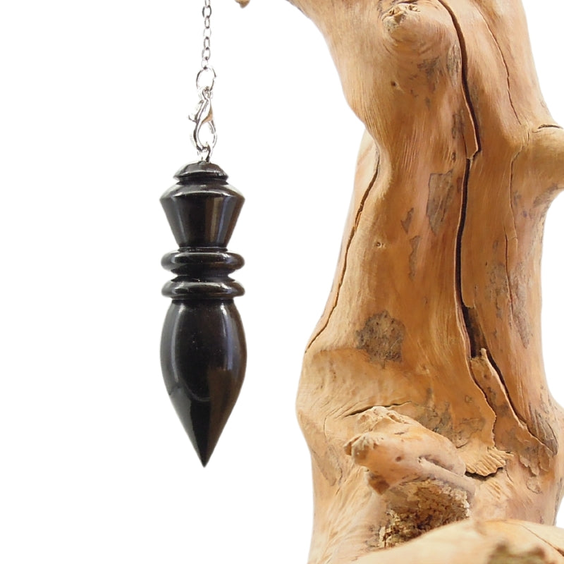 Pendule artisanal de radiesthésie en ébène avec chainette.