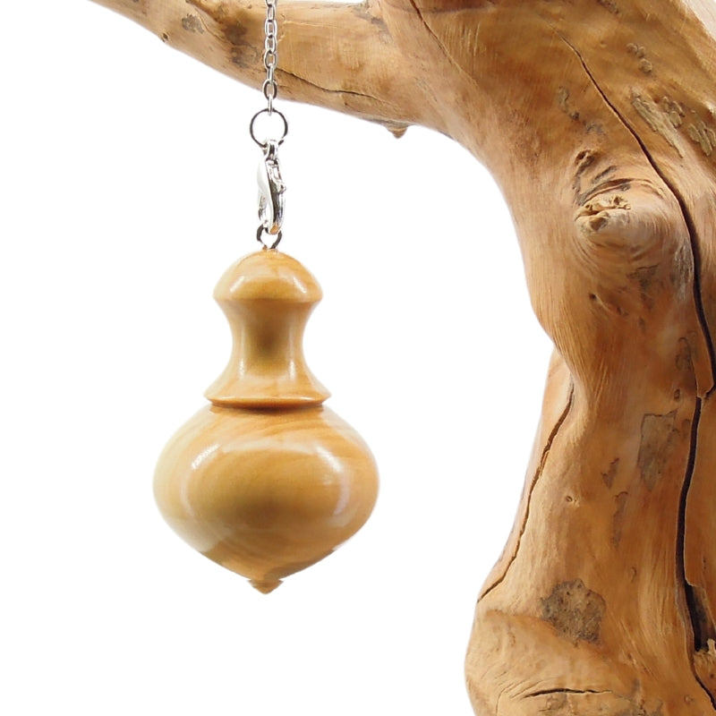 Pendule artisanal de radiesthésie en buis avec chainette.