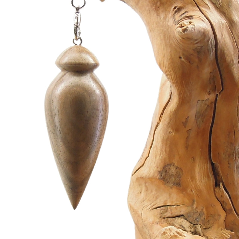 Pendule artisanal de radiesthésie en noyer avec chainette