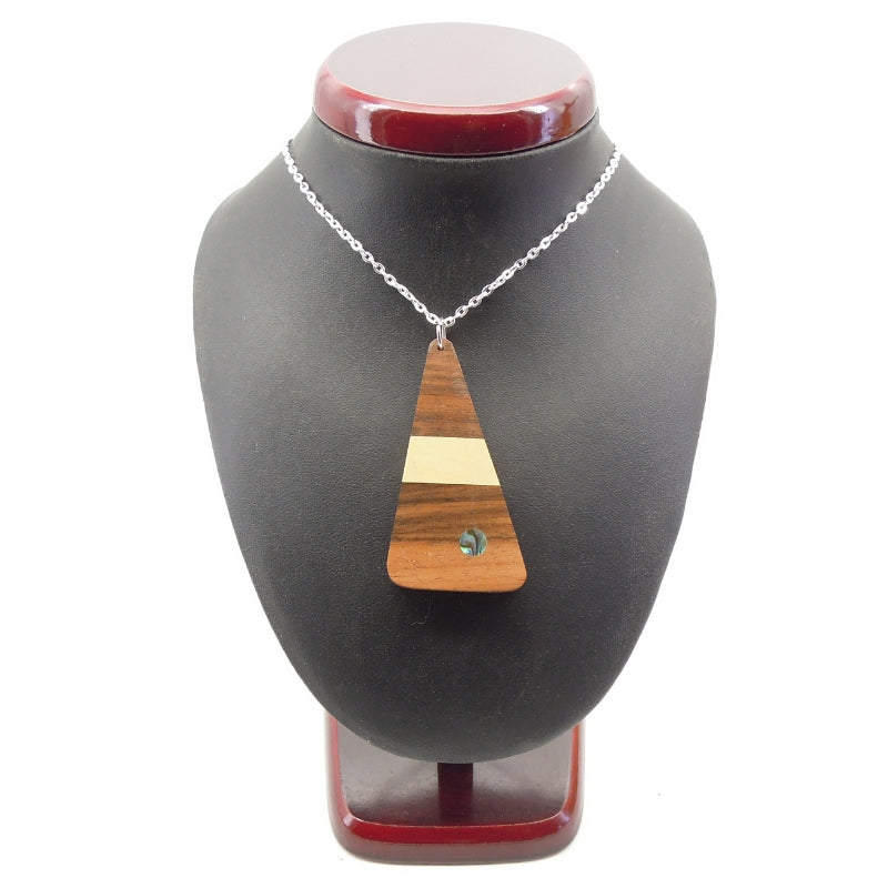 Bijou en collage de bois exotiques