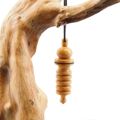 Pendule artisanal de radiesthésie en buis avec oeilleton