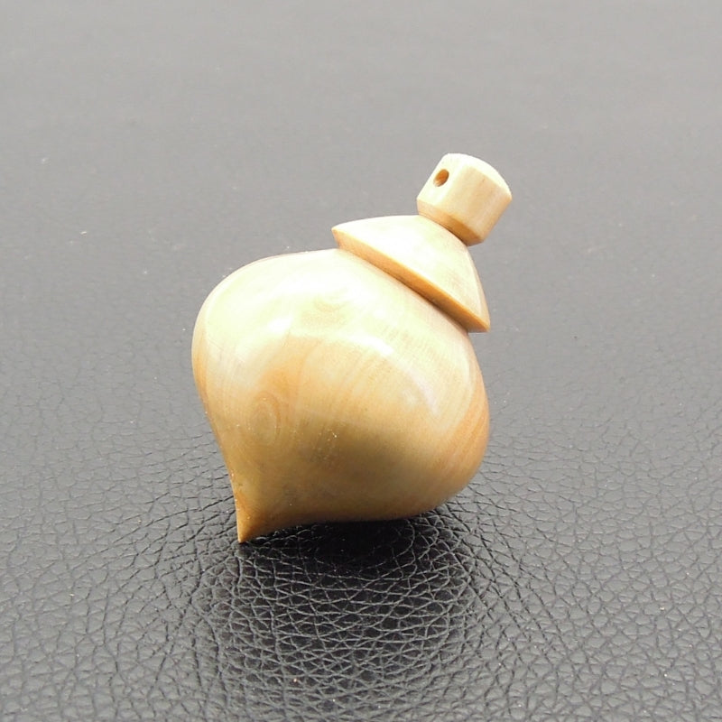 Pendule artisanal de radiesthésie en buis avec oeilleton.