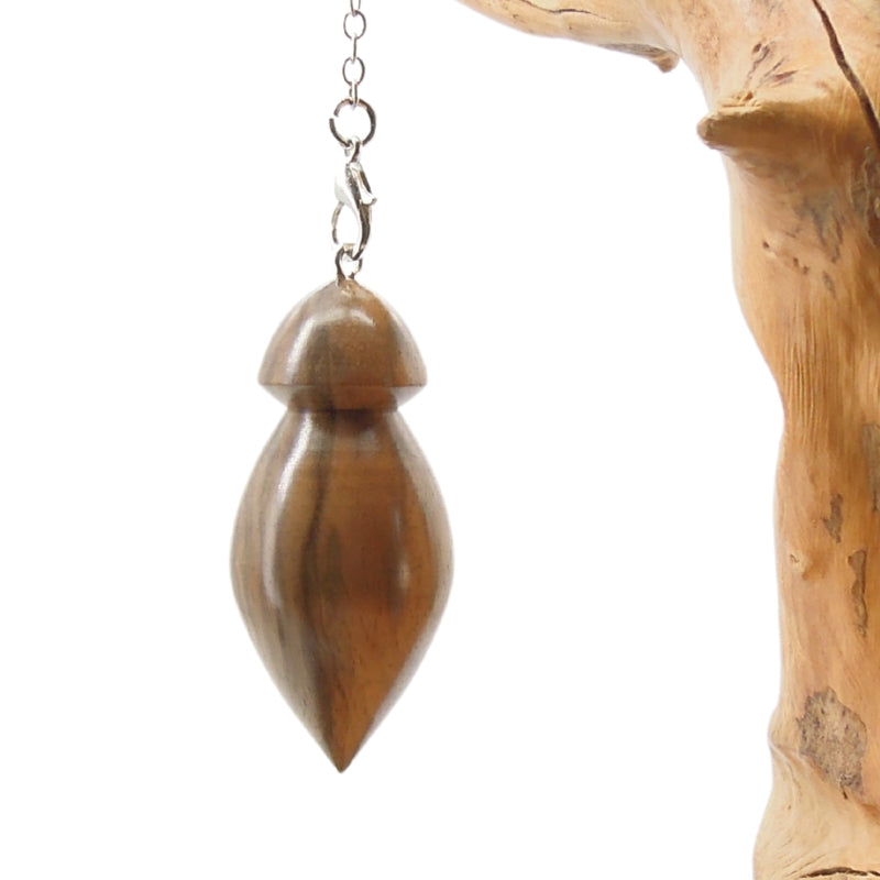 Pendule artisanal de radiesthésie en noyer d'amérique avec chainette