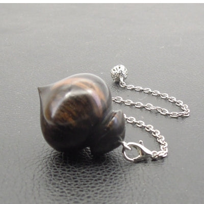 Pendule artisanal de radiesthésie en ébène avec chainette.