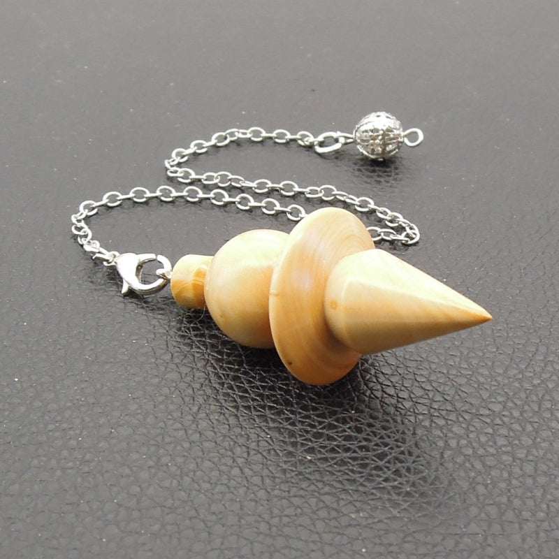 Pendule artisanal de radiesthésie en buis avec chainette.