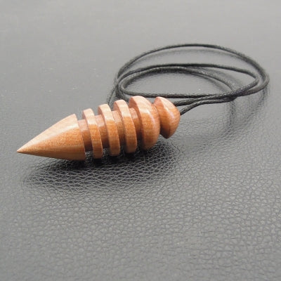 Pendule artisanal de radiesthésie en merisier avec cordon collé