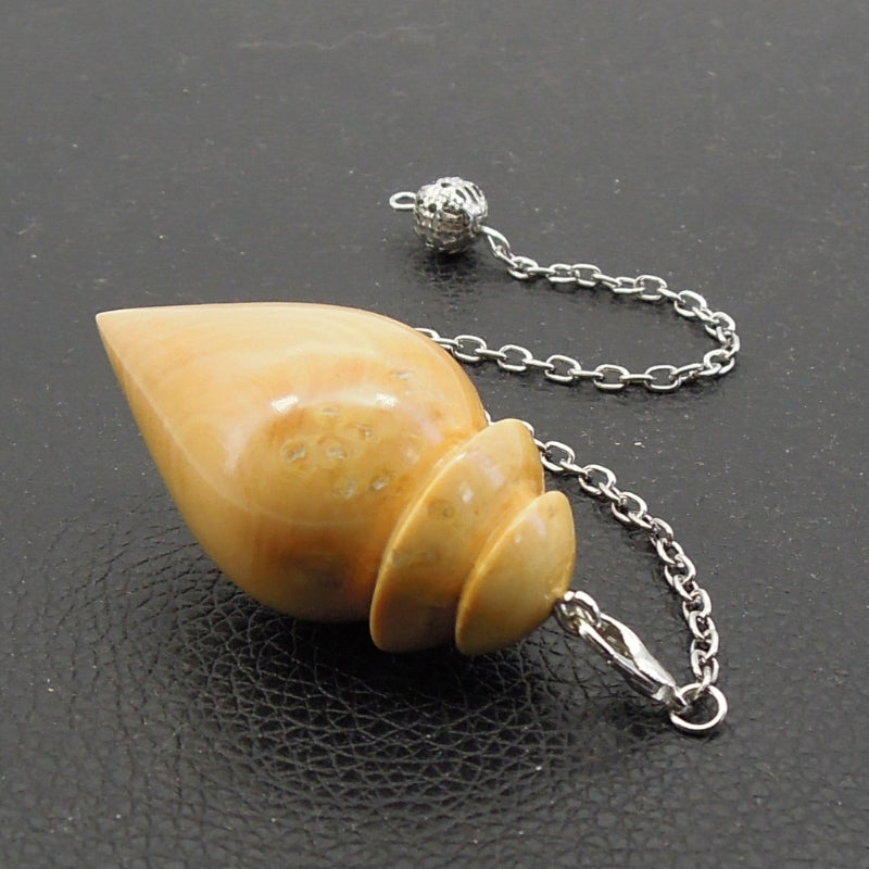 Pendule artisanal de radiesthésie en buis avec chainette.