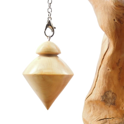 Pendule artisanal de radiesthésie en buis avec chainette.
