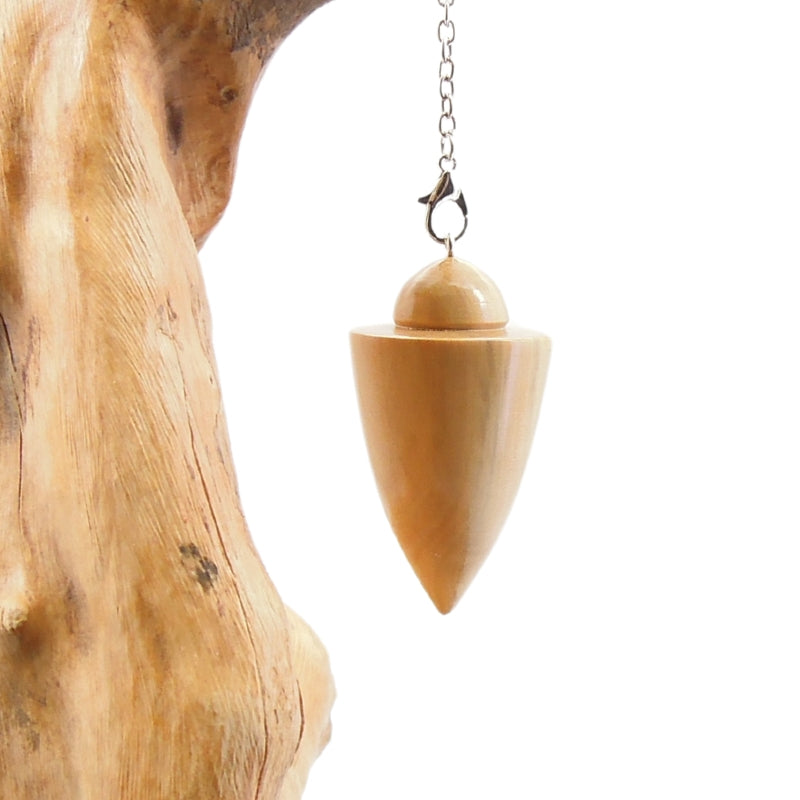 Pendule artisanal de radiesthésie en buis avec chainette.