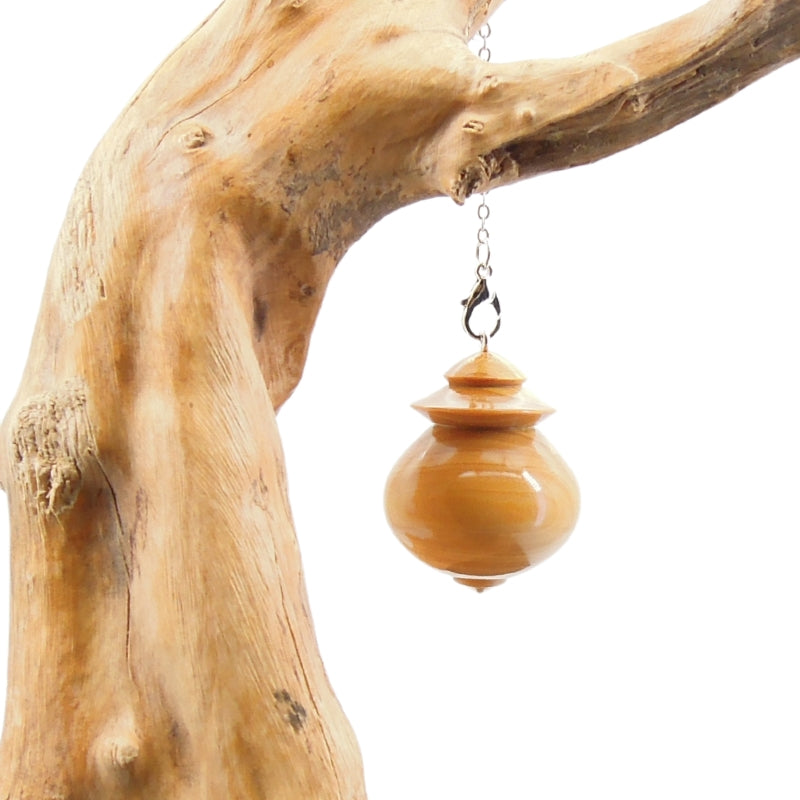 Pendule artisanal divinatoire de radiesthésie en buis avec chainette.
