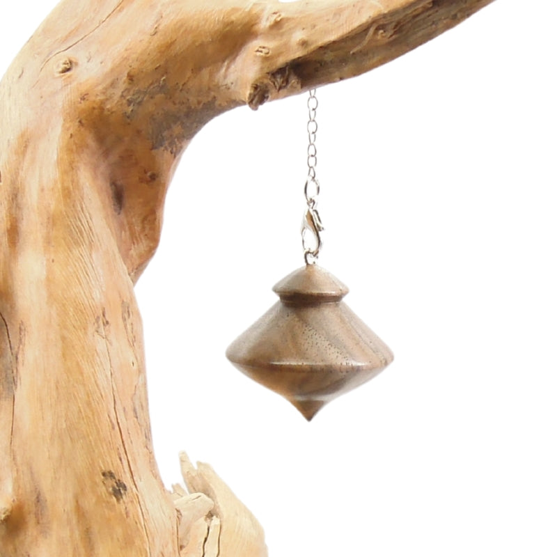 Pendule artisanal de radiesthésie en noyer avec chainette