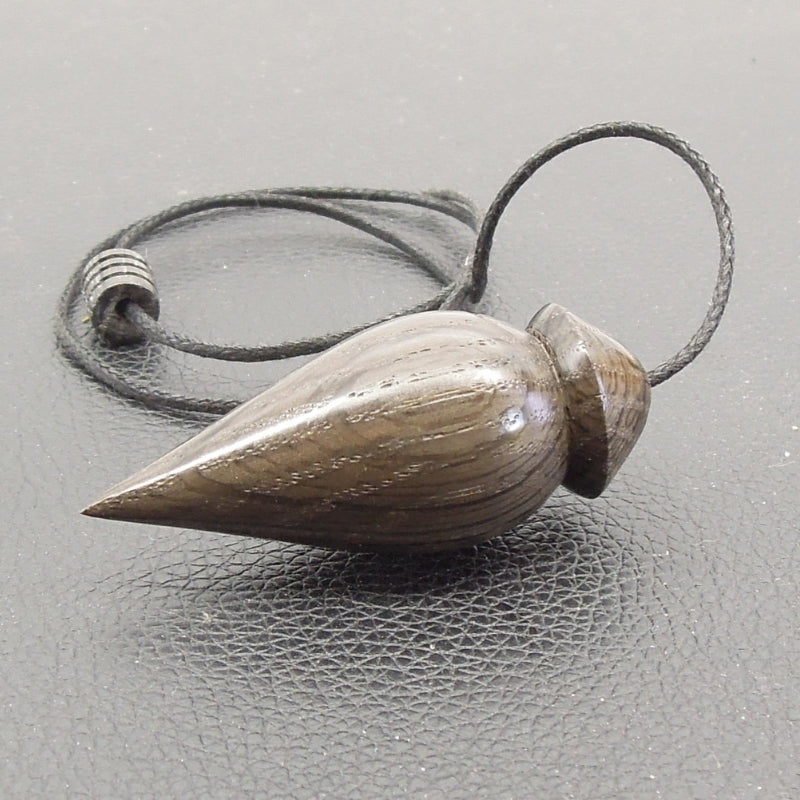 Pendule artisanal de radiesthésie en morta avec cordon collé