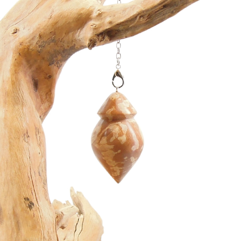 Pendule artisanal de radiesthésie en bois indéterminé avec chainette
