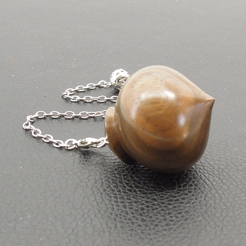 Pendule artisanal de radiesthésie en noyer d'amérique avec chainette