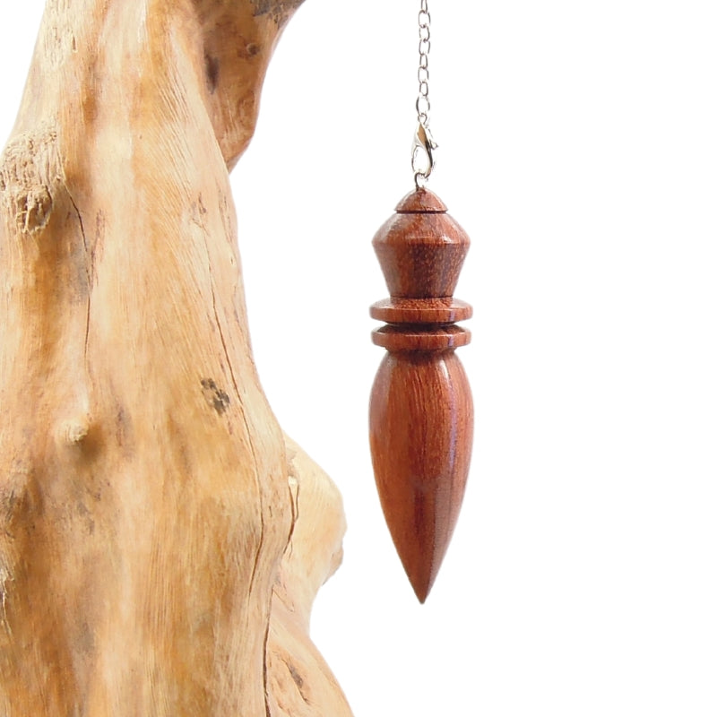 Pendule artisanal de radiesthésie en bubinga avec chainette.