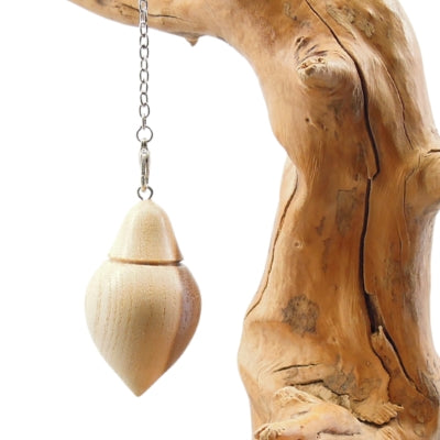 Pendule artisanal de radiesthésie en nerprun avec chainette.