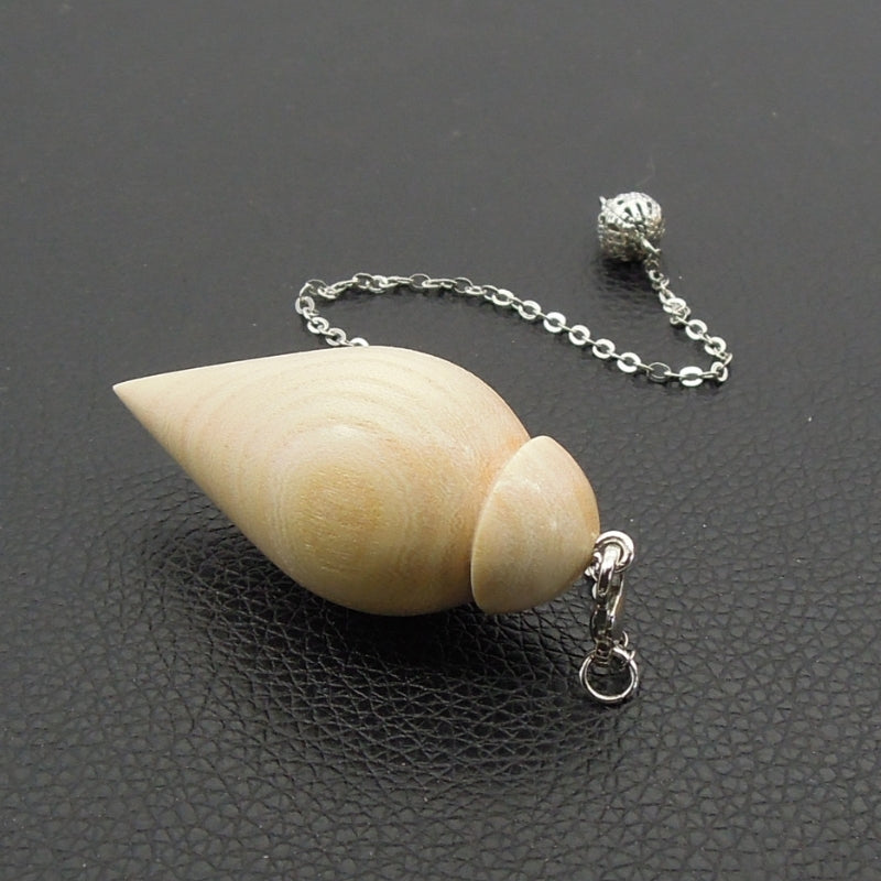 Pendule artisanal de radiesthésie en nerprun avec chainette.