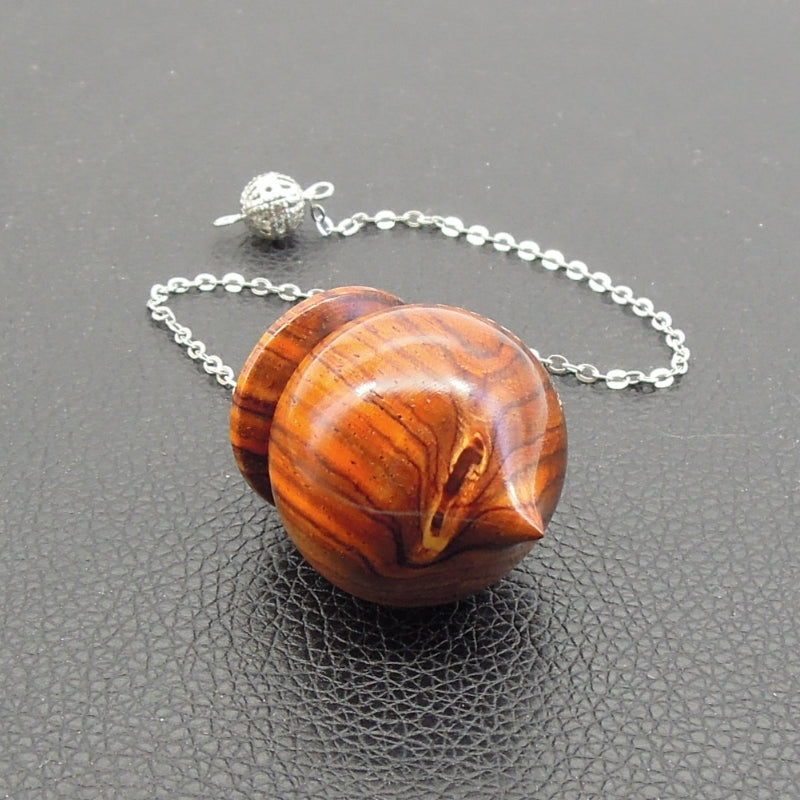 Pendule artisanal de radiesthésie en cocobolo avec chainette.