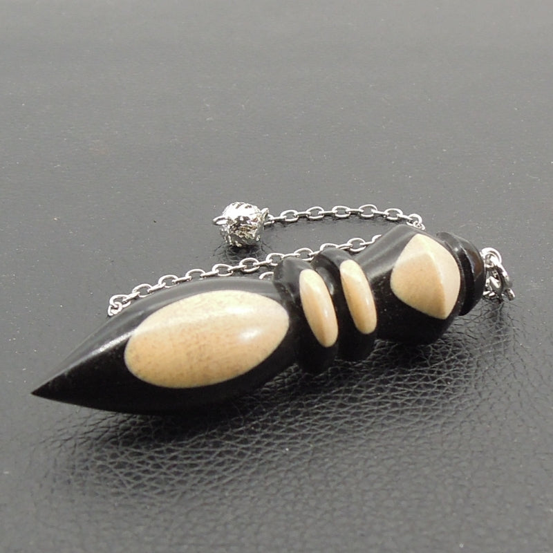 Pendule artisanal de radiesthésie en buis et ébène avec chainette. (Copie)